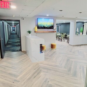 Lobby - Days Inn by Wyndham Pleasant Prairie Kenosha (Pleasant Prairie)
