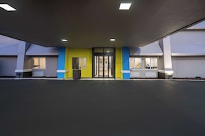 Exterior - Days Inn by Wyndham Pleasant Prairie Kenosha (Pleasant Prairie)