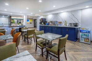 Free daily full breakfast - Days Inn by Wyndham Pleasant Prairie Kenosha (Pleasant Prairie)