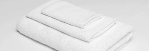 Duschwanne, Quellwasserbad, kostenlose Toilettenartikel, Handtücher