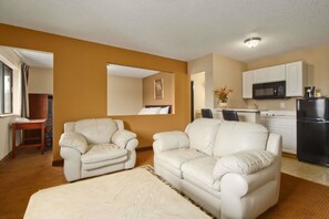 Suite, 1 King Bed, Kitchen | Blackout drapes, iron/ironing board, free WiFi, bed sheets