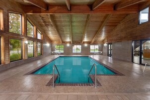 Una piscina cubierta