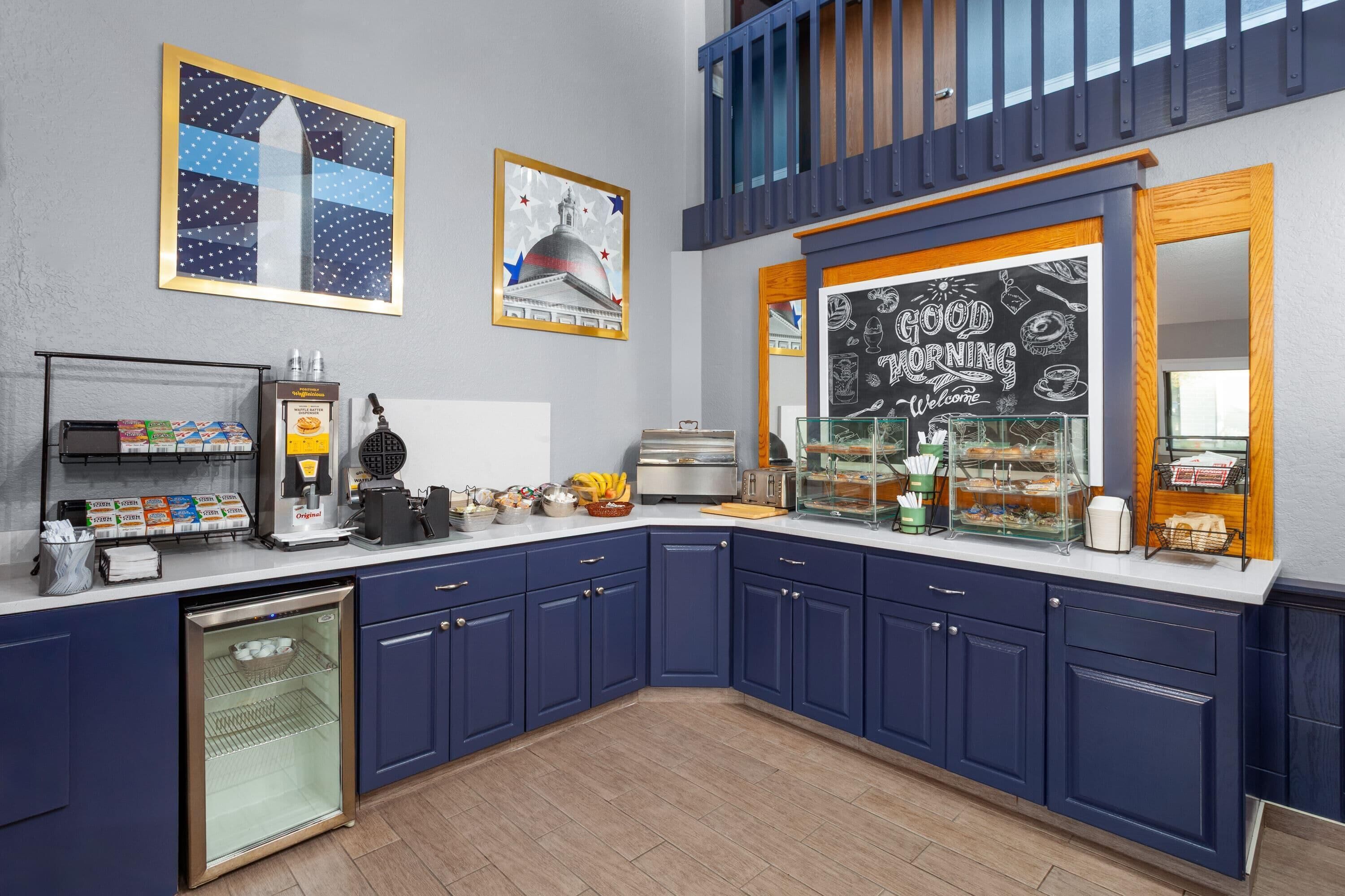 Free continental breakfast on weekdays