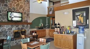 Free continental breakfast on weekdays - AmericInn by Wyndham Plymouth (Plymouth)