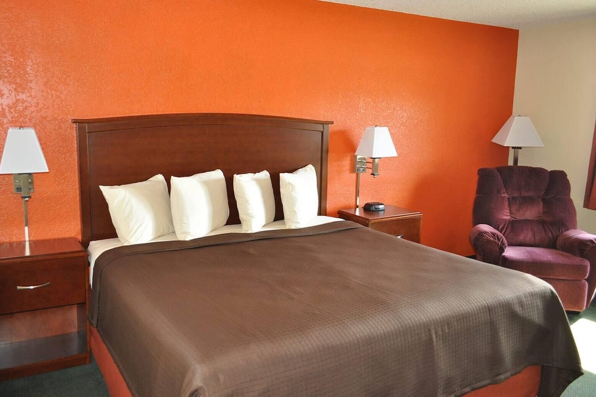 Laptop workspace, iron/ironing board, travel crib, free WiFi