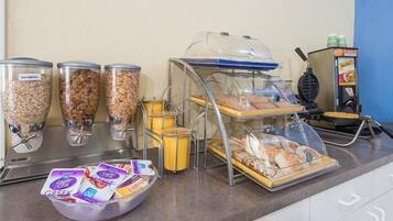 Tägliches inbegriffenes kontinentales Frühstück