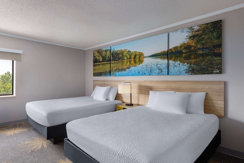 Days Inn & Suites by Wyndham Kansas City South