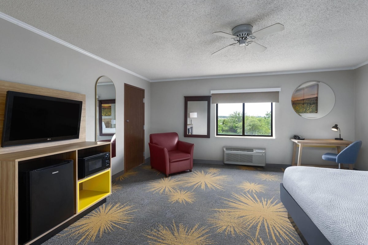 Desk, iron/ironing board, cribs/infant beds, free WiFi