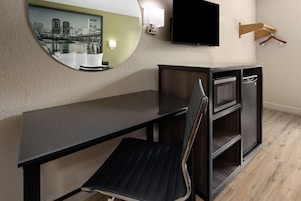 Escrivaninha, ferros/tábuas de passar roupa, Wi-Fi de cortesia