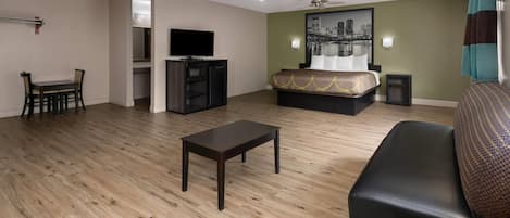 Studio Suite, 1 King Bed, Non Smoking