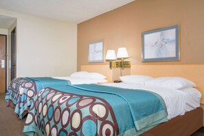 Desk, free cots/infant beds, rollaway beds, free WiFi - Super 8 by Wyndham Menomonie WI (Menomonie)