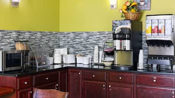 Café da manhã para viagem grátis todos os dias