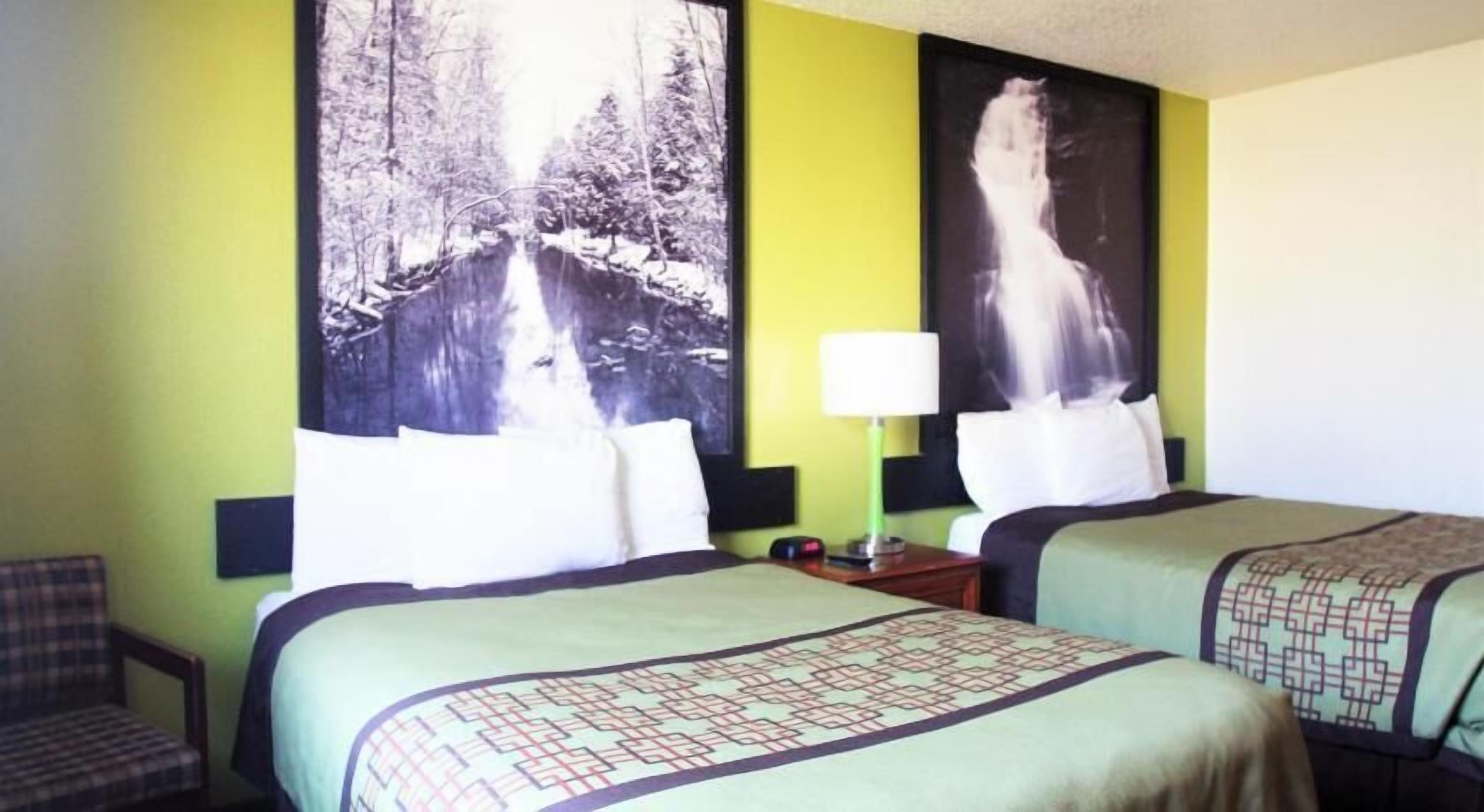 Escritorio, cortinas blackout, camas extra y wifi gratis 