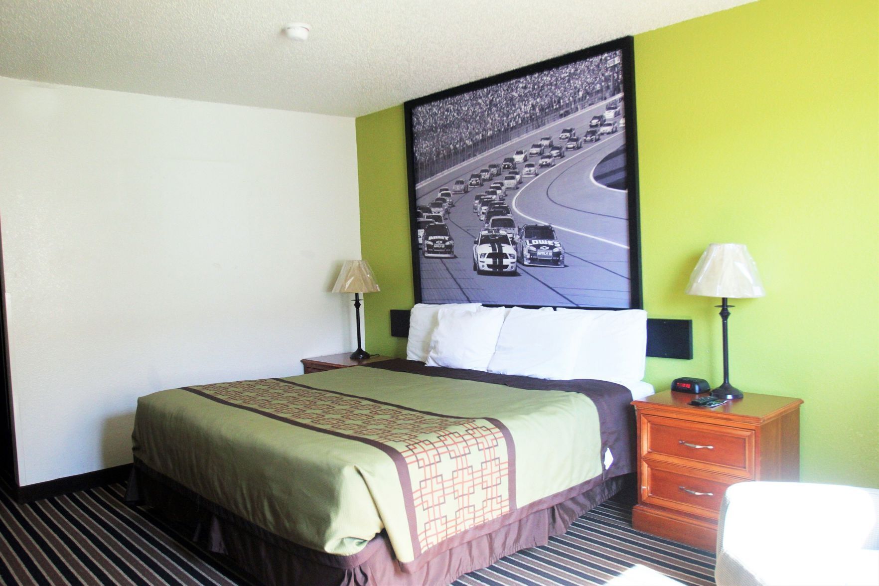 Escritorio, cortinas blackout, camas extra y wifi gratis 