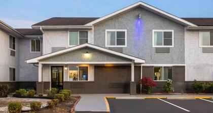 Super 8 by Wyndham South Boston VA