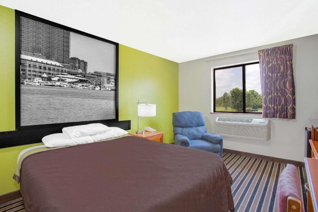 Escritorio, cortinas blackout, camas extra y wifi gratis 