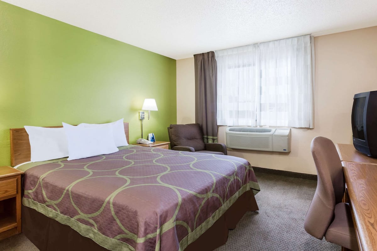 1 bedroom, in-room safe, desk, iron/ironing board