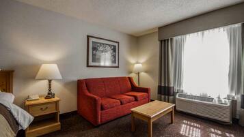 Suite, Non Smoking | Premium bedding, pillowtop beds, in-room safe, desk