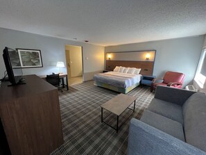 Premium bedding, desk, iron/ironing board, travel cot