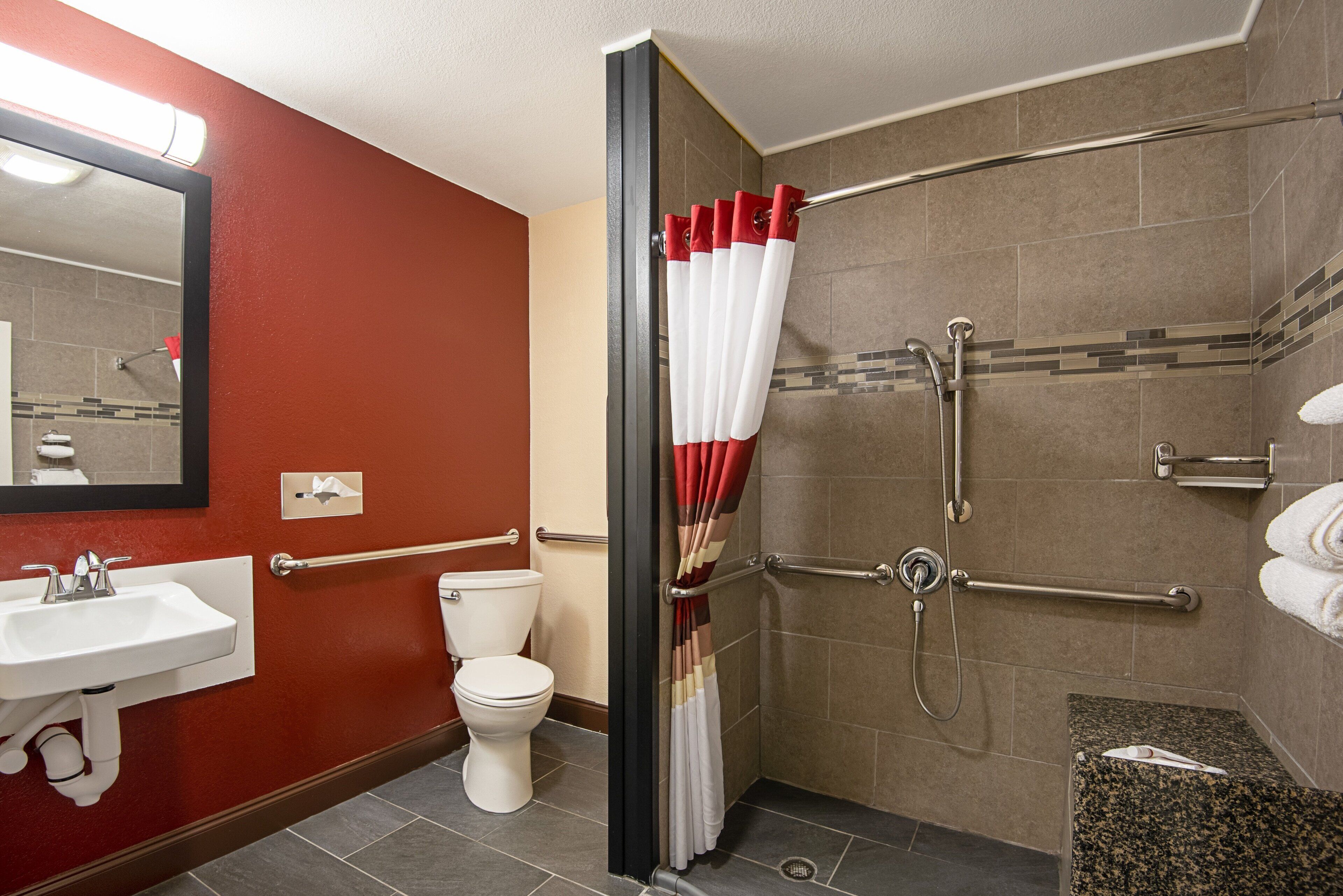 deluxe room, 1 queen bed, accessible (smoke free) | bathroom | combined shower/bathtub, hair dryer, towels, soap