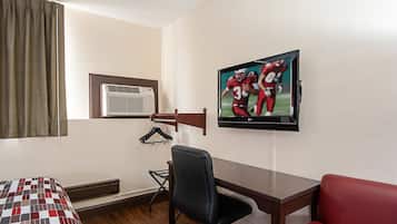Escritorio, cortinas blackout, wifi gratis y ropa de cama