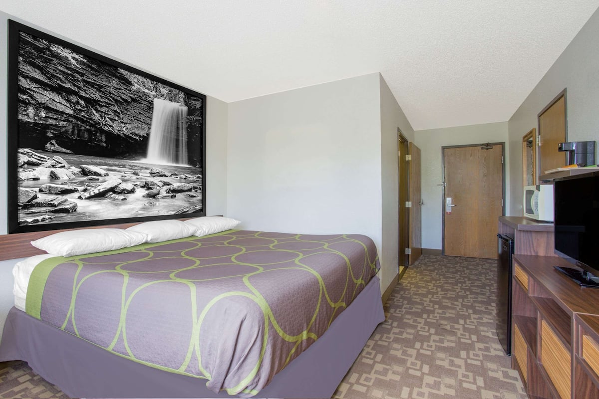 In-room safe, desk, blackout drapes, free cribs/infant beds