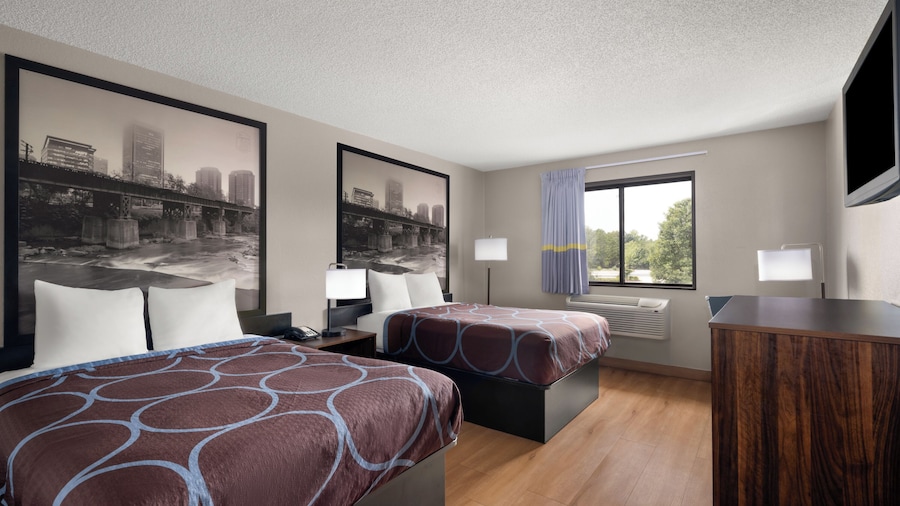 Super 8 by Wyndham Farmville