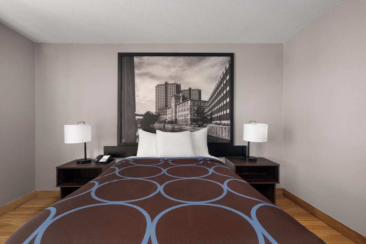 Room, 1 Queen Bed, Accessible, Non Smoking (Mobility Accessible) | Desk, iron/ironing board, free WiFi, bed sheets