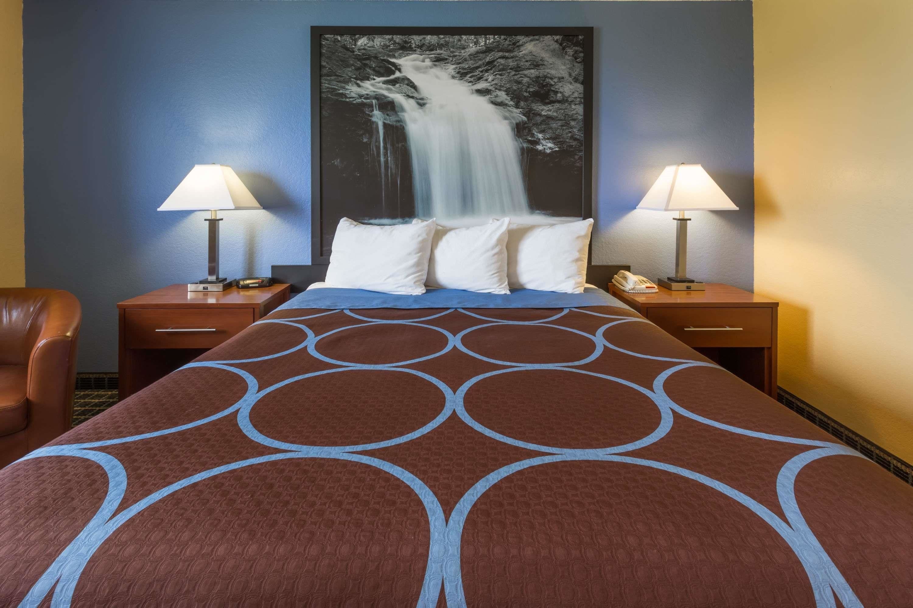 デスク、遮光カーテン、アイロン / アイロン台、WiFi (無料)