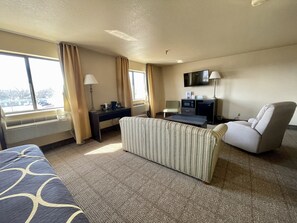 Studio suite, 1 kingsize bed, niet-roken | Een bureau, gratis babybedden, gratis wifi, beddengoed