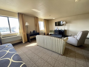 Studiosuite, 1 King-Bett, Nichtraucher | Schreibtisch, kostenlose Babybetten, kostenloses WLAN, Bettwäsche