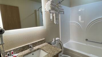 Combined shower/tub, free toiletries, hair dryer, towels