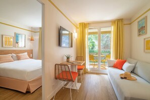 Junior Room | In-room safe, blackout drapes, soundproofing, free WiFi - Hôtel Soléo Prado  (Marseille)