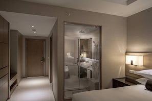 Shower, rainfall showerhead, free toiletries, hair dryer - Miri Marriott Resort & Spa (Miri)