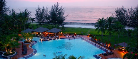 Outdoor pool, pool umbrellas