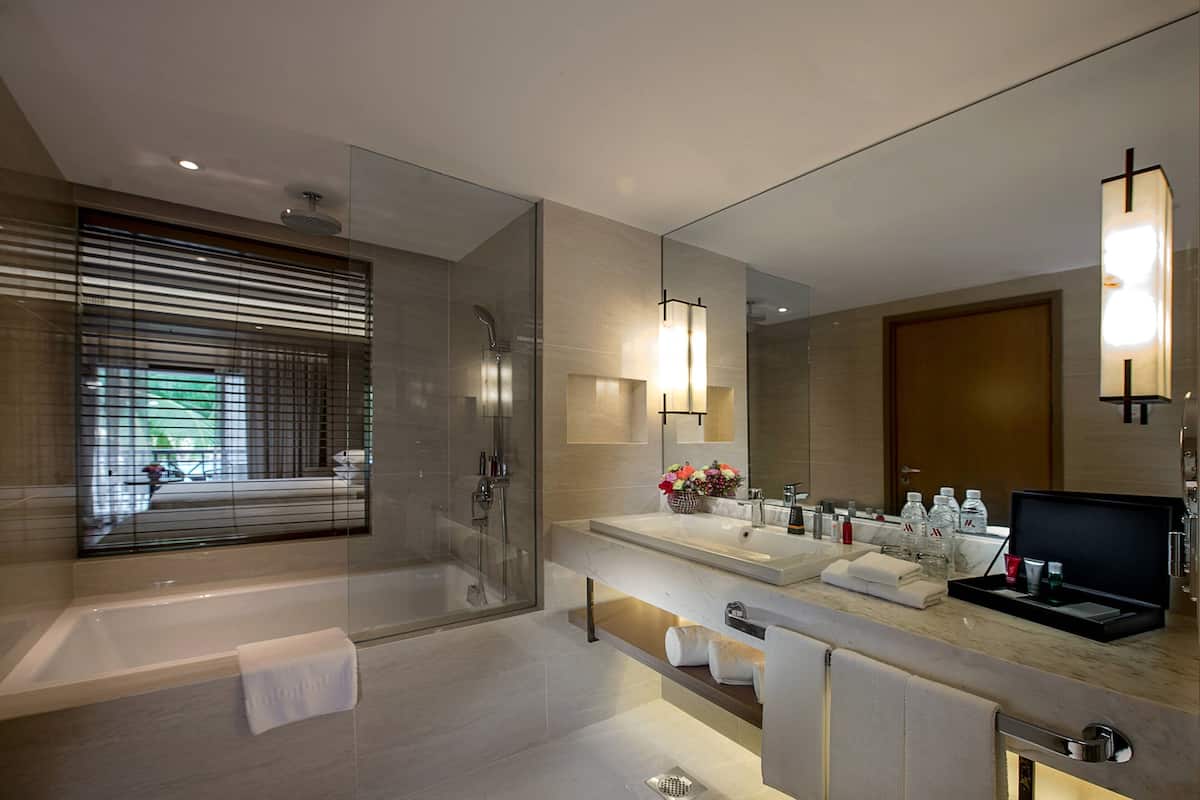 shower, rainfall showerhead, free toiletries, hair dryer