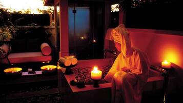 Sauna, hot tub, body treatments, aromatherapy, hot stone massages