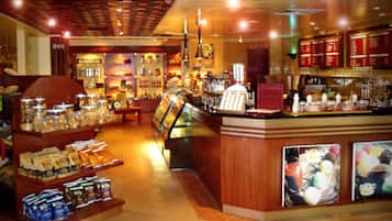 2 restaurants, breakfast served