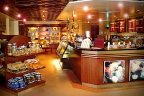 2 restaurants, breakfast served