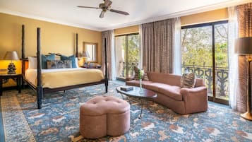 Superior Luxury Room | Minibar, in-room safe, desk, blackout drapes