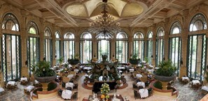 3 개의 레스토랑, 아침 식사, 저녁 식사 제공(세계 요리)