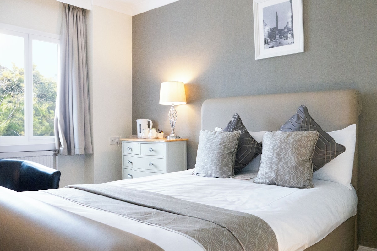 executive double room | desk, iron/ironing board, free wifi, bed sheets