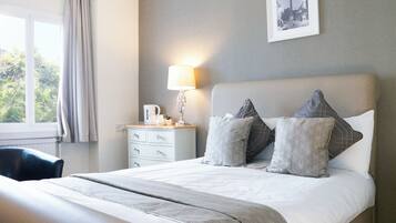 Executive Double Room | Desk, iron/ironing board, free WiFi, bed sheets