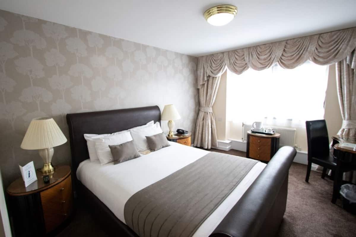 Standard Double Room | Desk, iron/ironing board, free WiFi, bed sheets