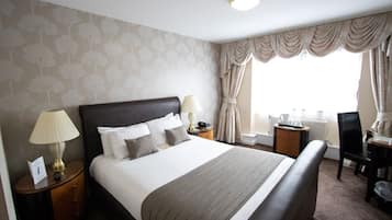 Double Room | Escritorio, tabla de planchar con plancha, wifi gratis y ropa de cama