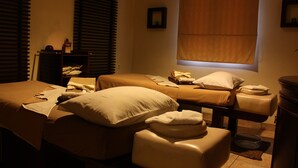 Body treatments, aromatherapy, hot stone massages, body wraps - Travellers Suites Serviced Apartments (Medan)