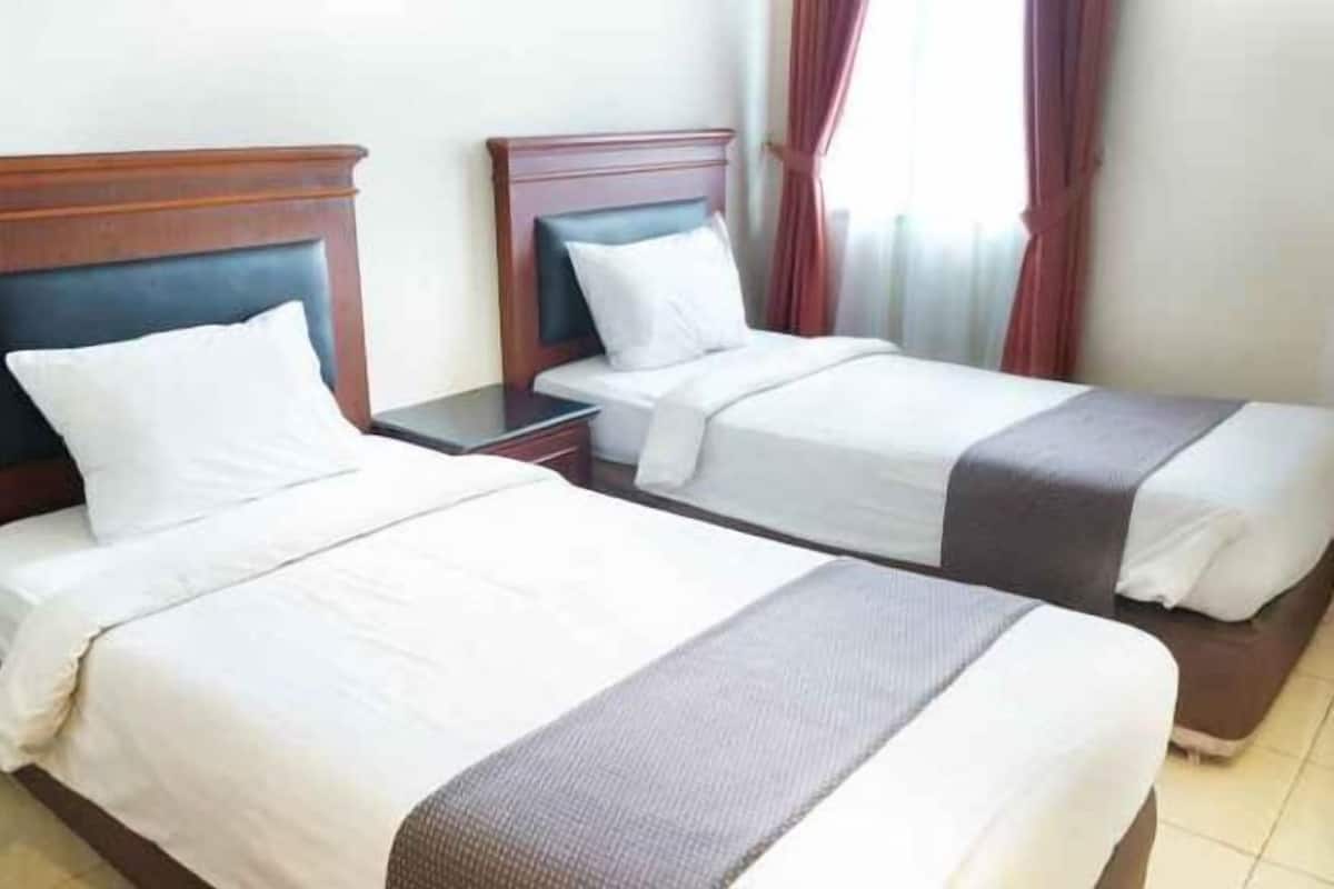 Free minibar items, in-room safe, iron/ironing board, rollaway beds