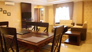 In-room dining - Travellers Suites Serviced Apartments (Medan)