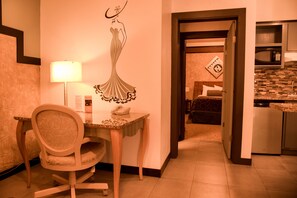 Suite de luxe, 1 llit doble i sofà llit, cuina bàsica | 1 dormitori, roba de llit d'alta qualitat i cobrellits 
