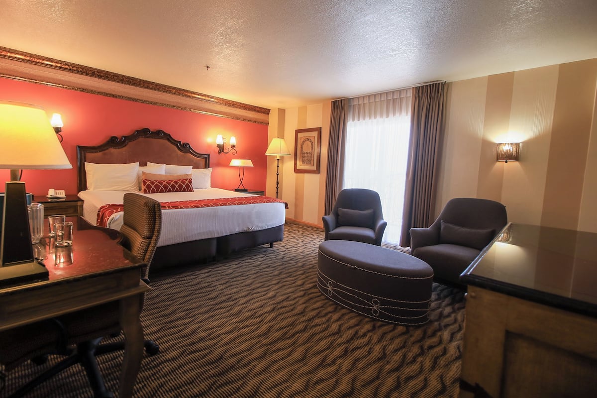 Executive Room, 1 King Bed | Premium bedding, down comforters, in-room safe, desk
